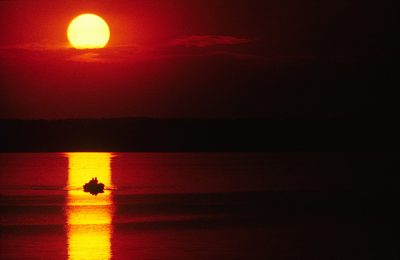 [Billede: Solnedgang over Furesø] 