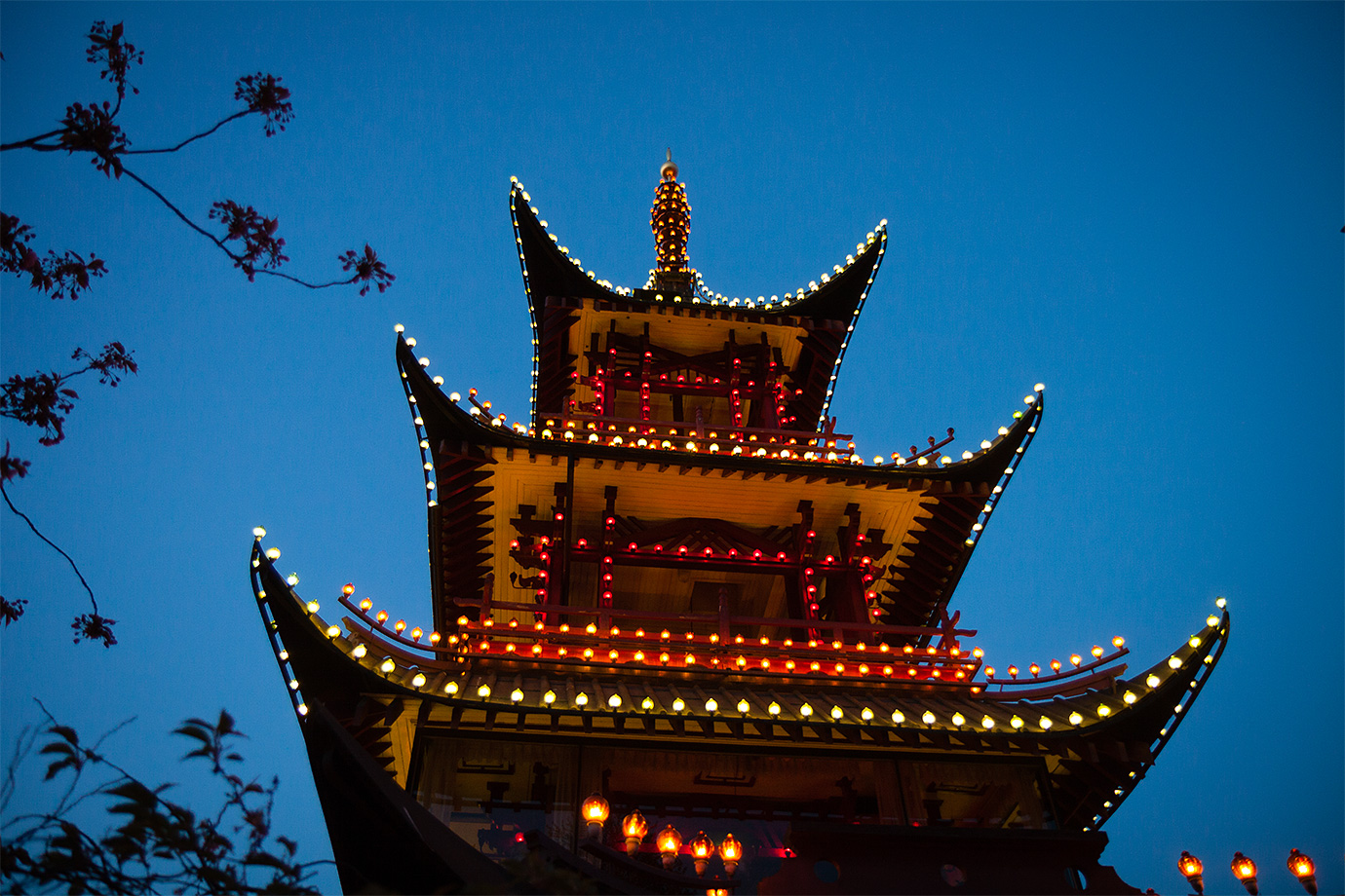 [Billede: Det Kinesiske Tårn i Tivoli] 