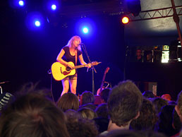  [Billede: Martha Wainwright på Roskilde Festival 2006]