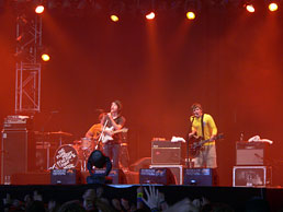  [Billede: Arctic Monkeys på Roskilde Festival 2006]