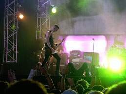  [Billede: Placebo på Roskilde Festival 2006]